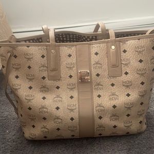 Mcm reversible Liz and wallet.